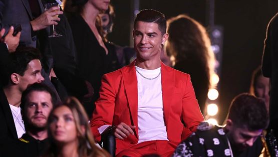 Το κόκκινο κοστούμι του Cristiano Ronaldo στα φετινά MTV EMAs