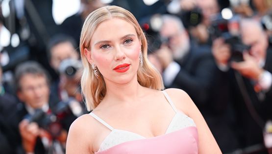 Scarlett Johansson έξαλλη με την τεχνητή νοημοσύνη, μηνύει εφαρμογή που &#39;έκλεψε&#39; τη φωνή της