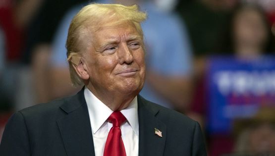 'Τρελή της Αριστεράς, θέλει να εκτελούνται μωρά', λέει ο Trump για την Kamala Harris