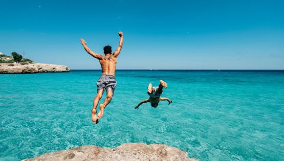 Η πιο μαγευτική παραλία μόλις μία ώρα από την Αθήνα