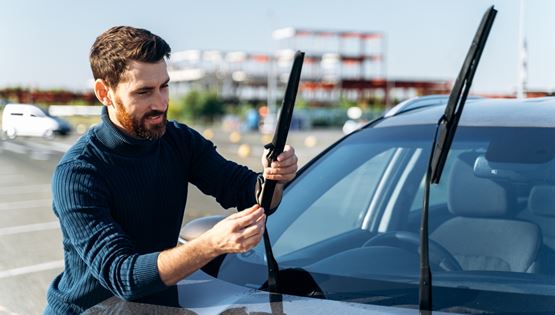 Μερικά έξυπνα κόλπα για να αντέξουν περισσότερο οι υαλοκαθαριστήρες σου