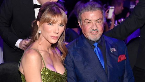 H σύζυγος του Sylvester Stallone, Jennifer Flavin έχει τη δική της θεωρία για την αύξηση των τρανς παιδιών στο Χόλιγουντ