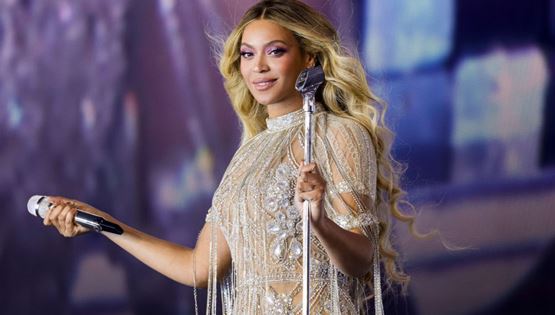 Η στροφή της Beyoncé στην country μουσική δεν περιλαμβάνει πολλά ρούχα