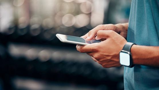 Καμία έκπληξη, 1 στους 4 κάνει stalking στον-ην πρώην στα σόσιαλ μίντια