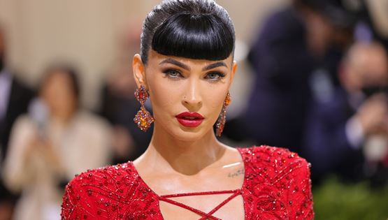 H άβαφη Megan Fox προκαλεί αντιδράσεις. Αλλά γιατί;