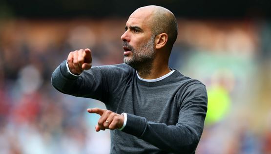 To preppy layering look του Pep Guardiola