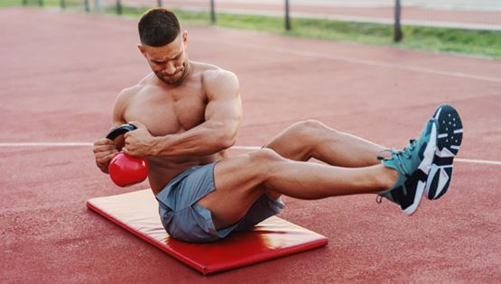 Η 15λεπτη προπόνηση με kettlebell που θα αλλάξει το κορμί σου