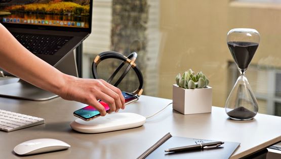 Ο πρώτος wireless φορτιστής που κρατά backup των αρχείων