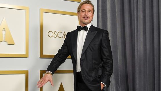 Ναι, ο Brad Pitt εμφανίστηκε με αλογοουρά στα Όσκαρ