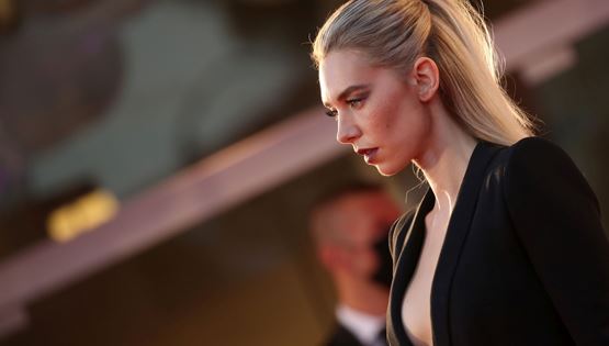Vanessa Kirby, η νέα ξανθιά φαντασίωση