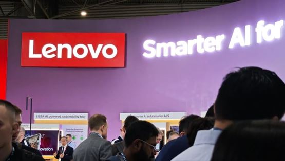 H Lenovo μάς έδειξε ένα laptop με ηλιακό πάνελ στην MWC 2025