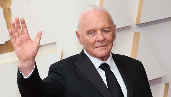 Με τον Anthony Hopkins ως το φεγγάρι