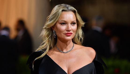 Η Kate Moss θυμάται τη γνωριμία της με τον Frank Sinatra