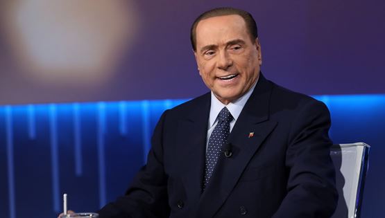 Η επιστροφή του Silvio Berlusconi μετά... βηματοδότη