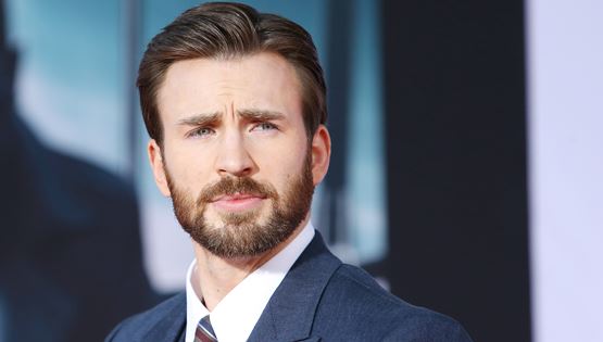 O Chris Evans ποστάρει κατά λάθος γυμνή φωτογραφία του και το ίντερνετ καταρρέει