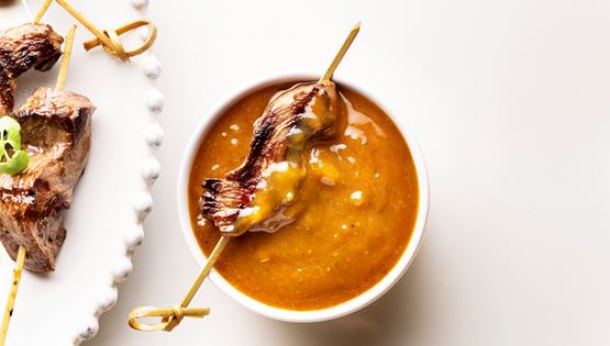 Εναλλακτικό Πάσχα με σουβλάκι αρνί