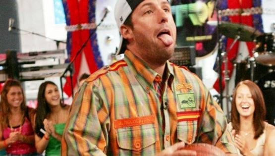 Ο Adam Sandler παίζει μπάσκετ με NBAers. Και είναι καλός.