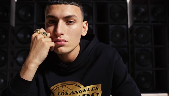 Η Bershka βλέπει ΝΒΑ