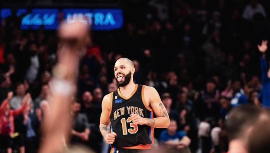 Ξέρουμε πού τρώει σουβλάκια ο Εβάν Φουρνιέ - είναι από τα καλύτερα σουβλατζίδικα της Αθήνας