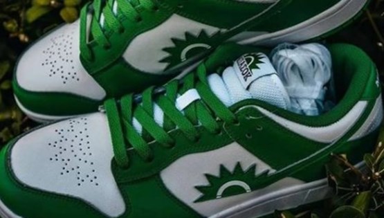 Τα viral sneakers 'ΜΠΑΣΟΚ' έφεραν αντιδράσεις