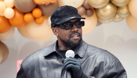 Σε άλλα νέα, ο Kanye West θα μετατρέψει όλα του τα σπίτια σε εκκλησίες