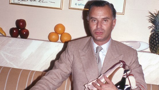 Γιατί οι γυναίκες πίνουν νερό στο όνομα του Manolo Blahnik