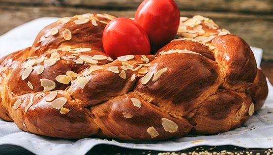 Ξέρουμε πού θα βρεις το πιο φθηνό τσουρέκι στην Ελλάδα