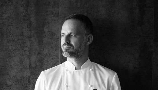 Για fine θαλασσινή κουζίνα στο Atelier Papaioannou και τη Στοά Σπυρομήλιου