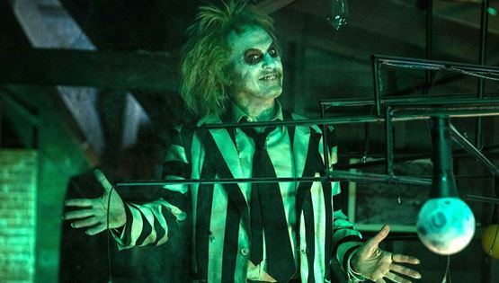 Ο Michael Keaton είναι ξανά ο Σκαθαροζούμης στο trailer του Beetlejuice Beetlejuice