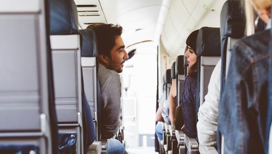 Ποια είναι η καλύτερη θέση στο αεροπλάνο για όσους έχουν άγχος