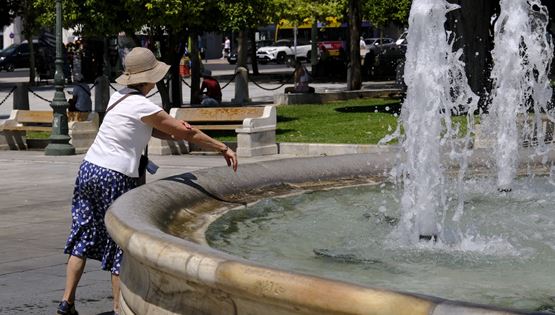Πώς για να επιβιώσεις από τον καύσωνα στην πόλη, σύμφωνα με την τεχνητή νοημοσύνη