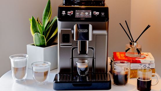 Ζήσε την Perfetto εμπειρία καφέ με την πλήρως αυτόματη μηχανή Eletta Explore της De&#39;Longhi