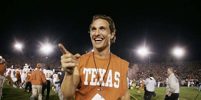 Πώς ο Matthew McConaughey παραμένει κομμάτια στα 56