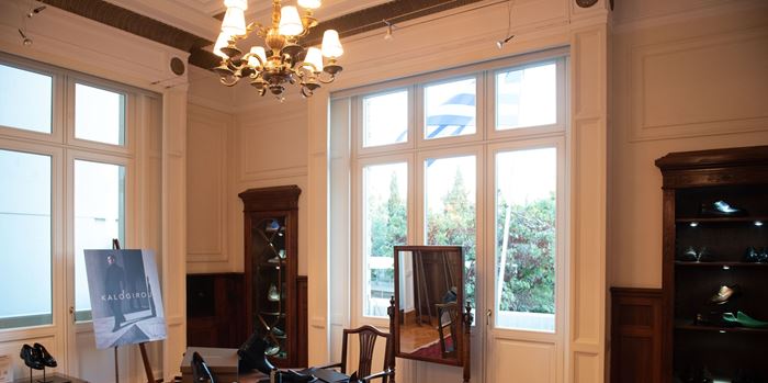 Esquire Townhouse Athens: H εταιρεία Kalogirou &quot;αφηγείται&quot; την ιστορία των υποδημάτων