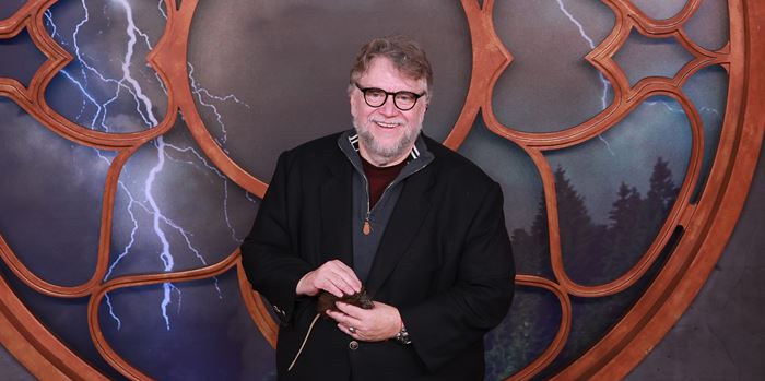 Μέσα στη βιβλιοθήκη του Guillermo del Toro-τα βιβλία και οι συγγραφείς που τον εμπνέουν