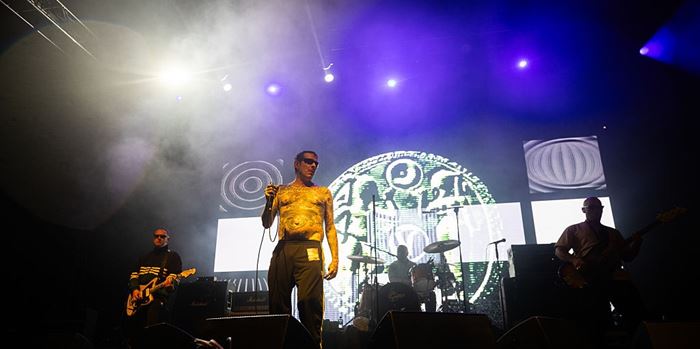 Ξέρουμε πού μπορείς να ακούσεις μία συναυλία των Viagra Boys από το 2017