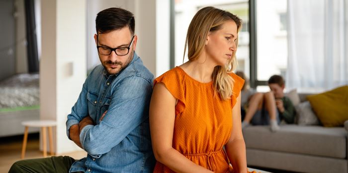 Τι είναι το phubbing και γιατί οδηγεί σε όλο και περισσότερους χωρισμούς