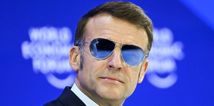 Γιατί ο Emmanuel Macron εμφανίστηκε με τα γυαλιά του Top Gun στο Νταβός