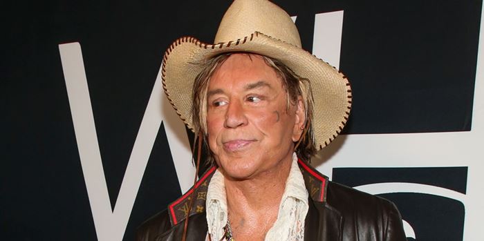 Αγνώριστος ο Mickey Rourke – Χρωστάει 60.000 δολάρια