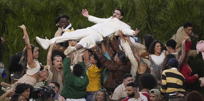 Όλες οι cameo εμφανίσεις του Super Bowl 2026 (video)