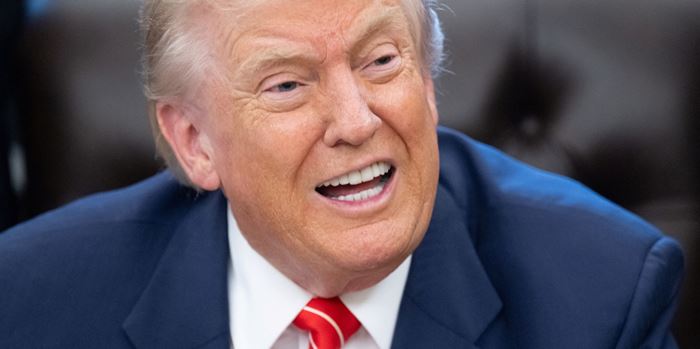 Ο Donald Trump δημοσίευσε βίντεο με τους Barack και Michelle Obama ως πιθήκους (video)