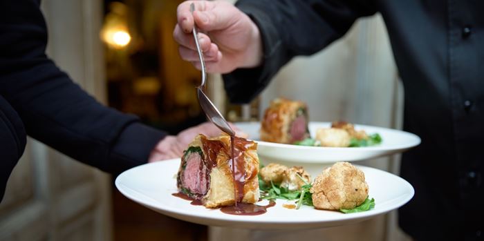 Στα high end εστιατόρια της Αθήνας δεν πας μόνο για το φαγητό