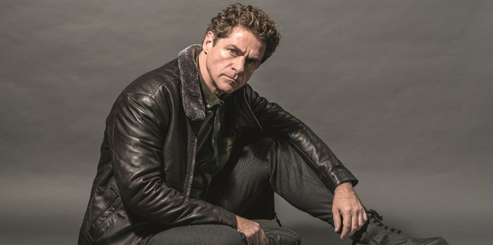 Ο Δημήτρης Λάλος επέλεξε τα διαχρονικά κομμάτια για κάθε χειμώνα