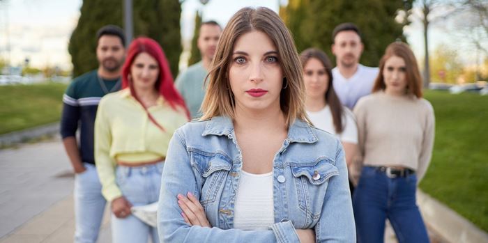 Οι λόγοι που η Gen Z δεν μπορεί να "σηκώσει κεφάλι"