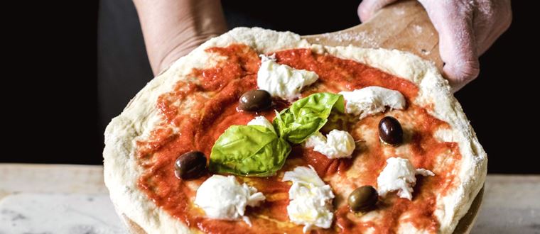 Τσικνοπέμπτη αλλά μήπως να φάμε πίτσα;