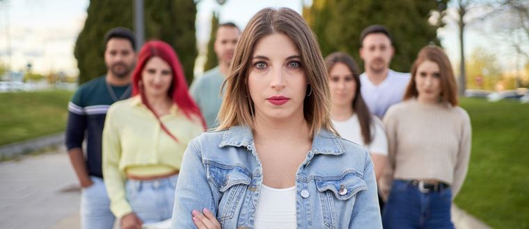 Οι λόγοι που η Gen Z δεν μπορεί να "σηκώσει κεφάλι"