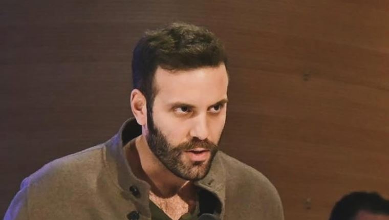 Στο αυτόφωρο αναζητείται ο Νίκος Παππάς μετά από καταγγελία για επίθεση σε δημοσιογράφο