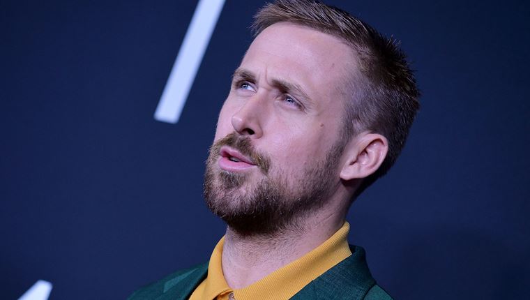 Ο Ryan Gosling πέτυχε έναν από τους πιο τολμηρούς χρωματικούς συνδυασμούς σε κοστούμι