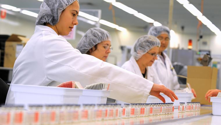 Προτεραιότητα σε ηλικιωμένους και υγειονομικούς για το εμβόλιο