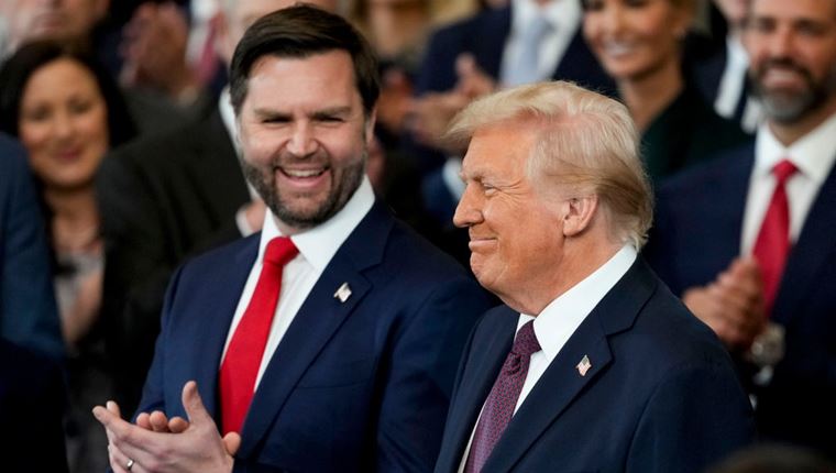 Πόσο πλούσιοι είναι ο Τραμπ και οι φίλοι του